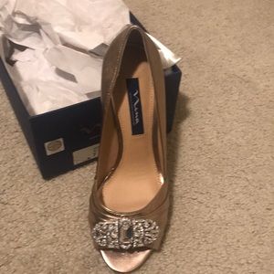 Nina blush foil pumps